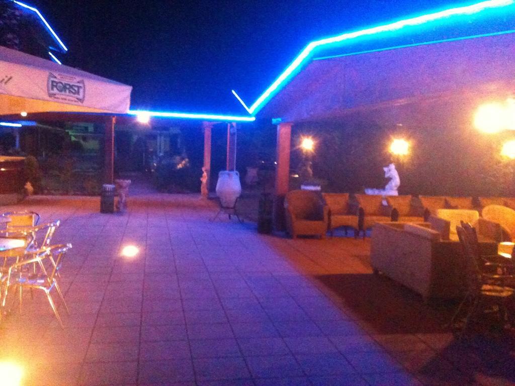 Hotel Quo Vadis None Bagian luar foto