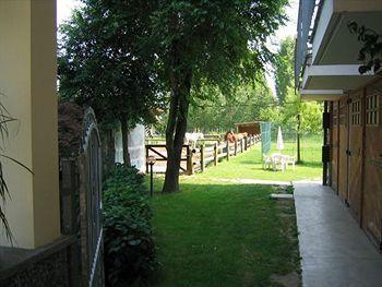 Hotel Quo Vadis None Bagian luar foto