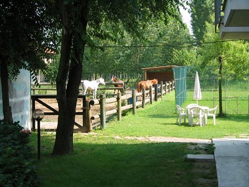 Hotel Quo Vadis None Bagian luar foto