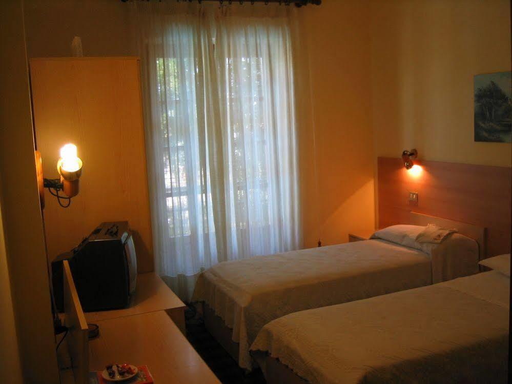 Hotel Quo Vadis None Bagian luar foto